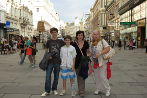 at-the-end-of-the-graben-near-the-intersection-with-kohlmarkt_7761668168_o